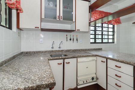 Casa à venda com 220m², 5 quartos e 5 vagasCozinha