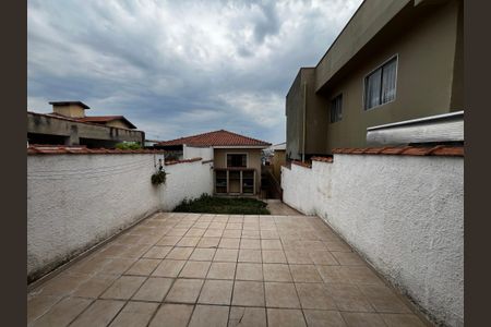 Casa à venda com 165m², 3 quartos e 2 vagas Casa à venda com 165m², 3 quartos e 2 vagasChurrasqueira