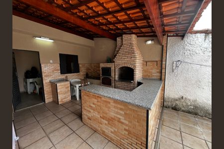 Casa à venda com 165m², 3 quartos e 2 vagas Casa à venda com 165m², 3 quartos e 2 vagasChurrasqueira