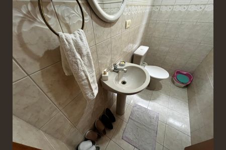 Casa à venda com 165m², 3 quartos e 2 vagas Casa à venda com 165m², 3 quartos e 2 vagasBanheiro Social