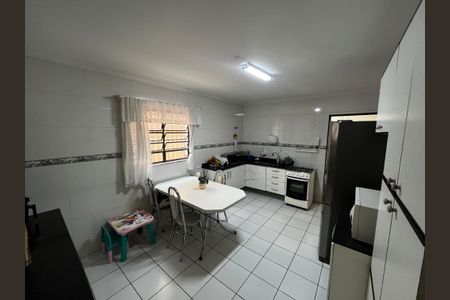 Casa à venda com 165m², 3 quartos e 2 vagas Casa à venda com 165m², 3 quartos e 2 vagasCozinha