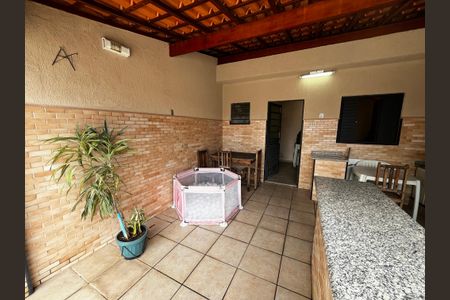 Casa à venda com 165m², 3 quartos e 2 vagas Casa à venda com 165m², 3 quartos e 2 vagasChurrasqueira