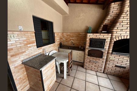 Casa à venda com 165m², 3 quartos e 2 vagas Casa à venda com 165m², 3 quartos e 2 vagasChurrasqueira