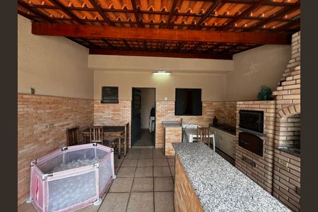 Casa à venda com 165m², 3 quartos e 2 vagas Casa à venda com 165m², 3 quartos e 2 vagasChurrasqueira