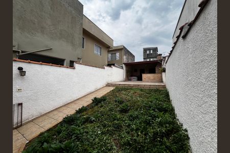 Casa à venda com 165m², 3 quartos e 2 vagas Casa à venda com 165m², 3 quartos e 2 vagasQuintal