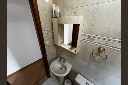 Casa à venda com 165m², 3 quartos e 2 vagas Casa à venda com 165m², 3 quartos e 2 vagasBanheiro Social