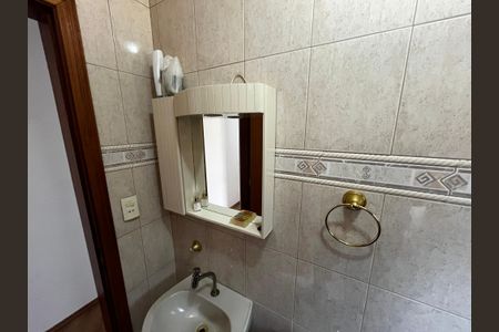 Casa à venda com 165m², 3 quartos e 2 vagas Casa à venda com 165m², 3 quartos e 2 vagasBanheiro Social