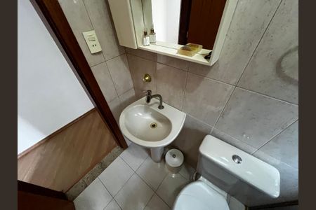 Casa à venda com 165m², 3 quartos e 2 vagas Casa à venda com 165m², 3 quartos e 2 vagasBanheiro Social