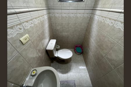 Casa à venda com 165m², 3 quartos e 2 vagas Casa à venda com 165m², 3 quartos e 2 vagasBanheiro Social