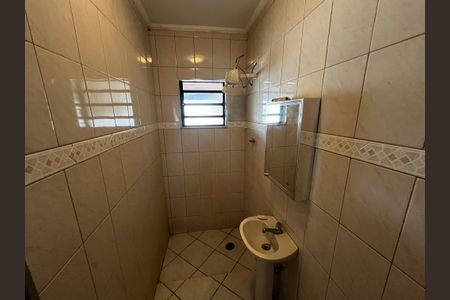 Casa à venda com 165m², 3 quartos e 2 vagas Casa à venda com 165m², 3 quartos e 2 vagasBanheiro de Serviço