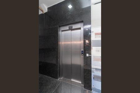 Apartamento para alugar com 68m², 2 quartos e sem vagaÁrea comum - Elevador