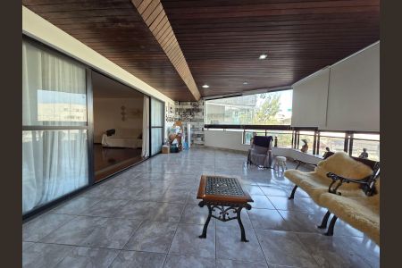 Apartamento à venda com 181m², 3 quartos e 2 vagasVaranda 