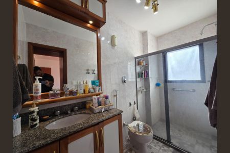 Apartamento à venda com 181m², 3 quartos e 2 vagasBanheiro Suíte 