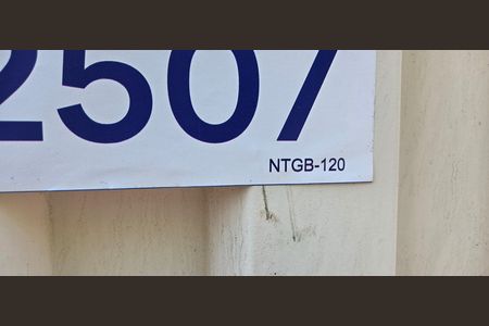 Plaquinha instalada de casa à venda com 3 quartos, 200m² em Nova Cintra, Belo Horizonte