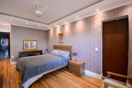 Casa à venda com 260m², 4 quartos e 2 vagasSuíte