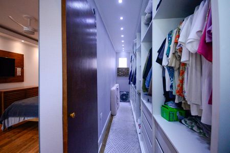 Casa à venda com 260m², 4 quartos e 2 vagasCloset da suíte