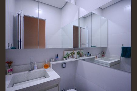 Casa à venda com 260m², 4 quartos e 2 vagasLavabo