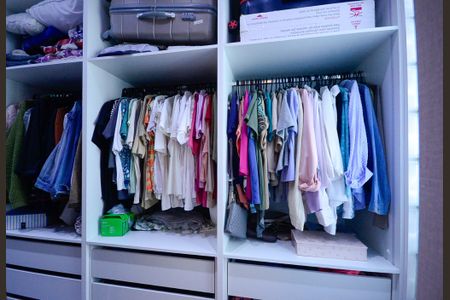 Casa à venda com 260m², 4 quartos e 2 vagasCloset da suíte