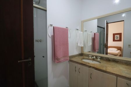 Apartamento para alugar com 260m², 4 quartos e 3 vagasBanheiro da Suíte