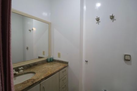 Apartamento para alugar com 260m², 4 quartos e 3 vagasBanheiro da Suíte