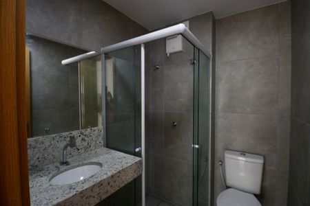 Banheiro de kitnet/studio para alugar com 1 quarto, 21m² em Barra, Salvador