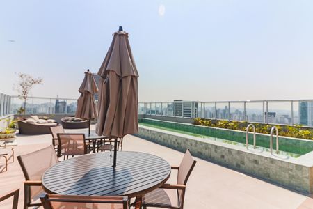 Studio para alugar com 32m², 1 quarto e sem vaga Studio para alugar com 32m², 1 quarto e sem vagaÁrea comum - Piscina