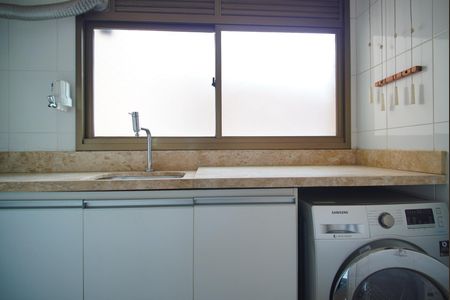 Apartamento para alugar com 245m², 3 quartos e 3 vagasÁrea de Serviço