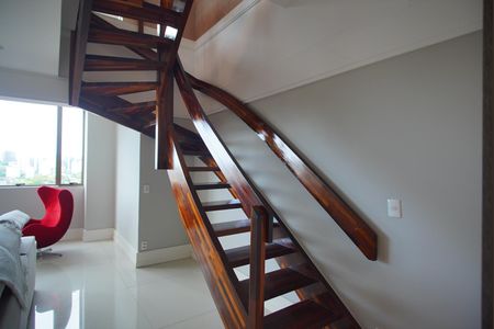 Apartamento para alugar com 245m², 3 quartos e 3 vagasEscada - Acesso Cobertura