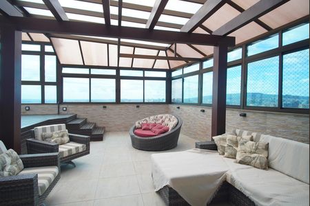 Apartamento para alugar com 245m², 3 quartos e 3 vagasSala - Piscina