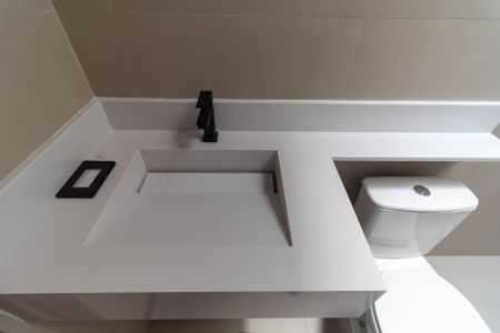 Casa à venda com 104m², 3 quartos e 2 vagas Casa à venda com 104m², 3 quartos e 2 vagasBanheiro da Suíte