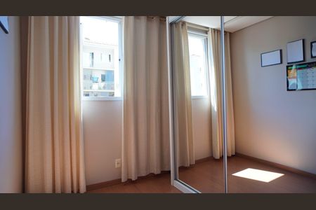 Quarto 1 de apartamento para alugar com 2 quartos, 48m² em Humaitá, Porto Alegre