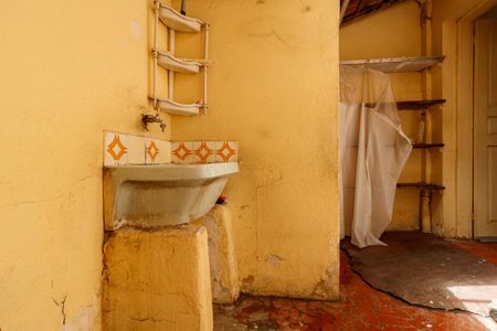 Casa à venda com 73m², 2 quartos e 1 vagaÁrea de Serviço e Quintal