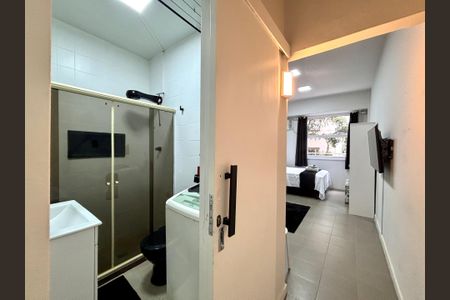 Banheiro social de apartamento à venda com 1 quarto, 35m² em Copacabana, Rio de Janeiro