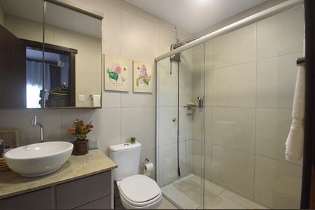 Casa para alugar com 100m², 2 quartos e 4 vagasBanheiro da Suíte