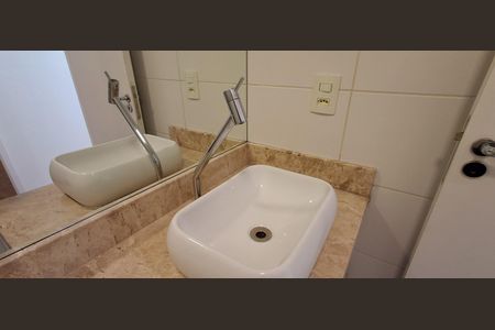 Apartamento à venda com 52m², 2 quartos e 1 vaga Apartamento à venda com 52m², 2 quartos e 1 vagaBanheiro Social
