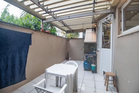 Apartamento à venda com 75m², 2 quartos e 1 vagaÁrea de Serviço