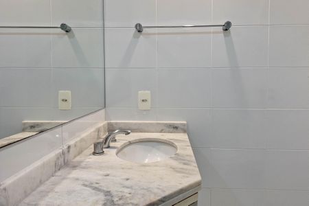 Apartamento à venda com 80m², 2 quartos e 1 vagaBanheiro da Suíte 