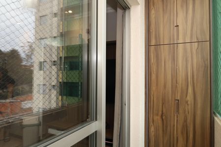 Sacada de apartamento à venda com 2 quartos, 48m² em Vila Carmosina, São Paulo