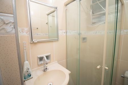 Banheiro de apartamento para alugar com 2 quartos, 40m² em Moneró, Rio de Janeiro