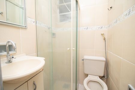 Banheiro de apartamento para alugar com 2 quartos, 40m² em Moneró, Rio de Janeiro