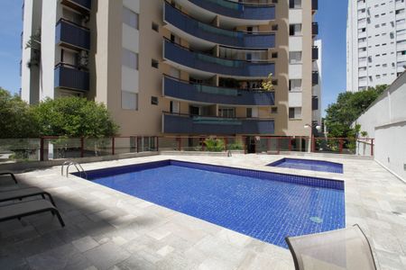 Apartamento à venda com 95m², 2 quartos e 2 vagas Apartamento à venda com 95m², 2 quartos e 2 vagasÁrea Comum - Piscina
