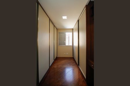 Apartamento à venda com 95m², 2 quartos e 2 vagas Apartamento à venda com 95m², 2 quartos e 2 vagasCloset da Suíte