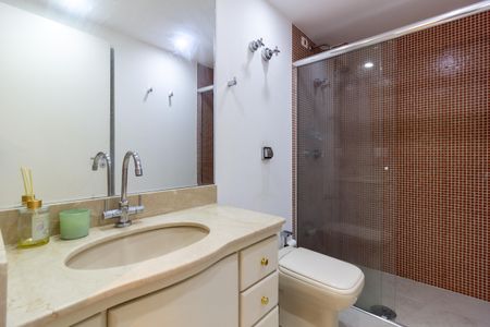 Apartamento para alugar com 108m², 2 quartos e 2 vagasBanheiro