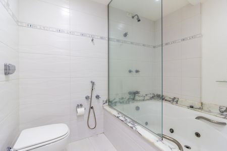 Apartamento para alugar com 108m², 2 quartos e 2 vagasBanheiro da Suíte