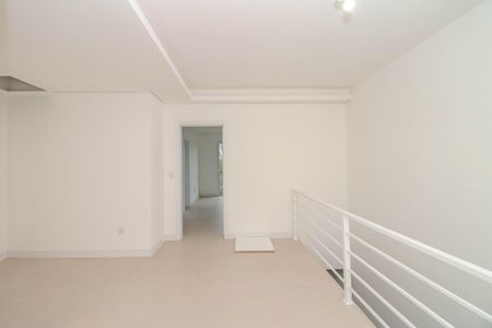 Corredor de casa à venda com 3 quartos, 193m² em Jardim Itu, Porto Alegre