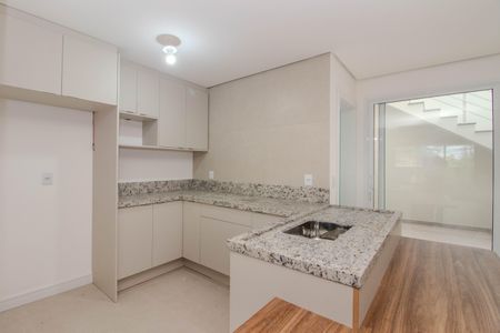 Casa à venda com 193m², 3 quartos e 4 vagas Casa à venda com 193m², 3 quartos e 4 vagasCozinha e Área de Serviço
