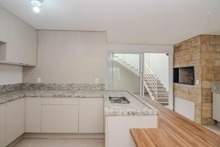 Casa à venda com 193m², 3 quartos e 4 vagas Casa à venda com 193m², 3 quartos e 4 vagasCozinha e Área de Serviço