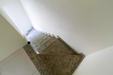 Apartamento à venda com 130m², 3 quartos e 1 vagaEscada