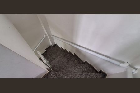 Apartamento à venda com 70m², 2 quartos e 1 vaga Apartamento à venda com 70m², 2 quartos e 1 vagaEscada