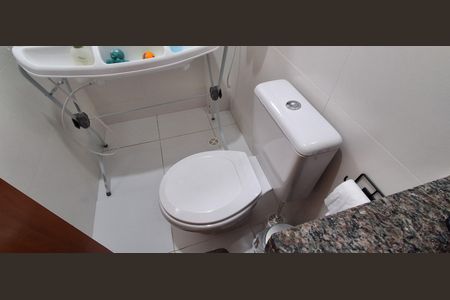 Apartamento à venda com 70m², 2 quartos e 1 vaga Apartamento à venda com 70m², 2 quartos e 1 vagaBanheiro Social